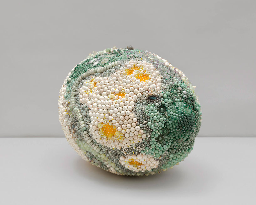kathleen-ryan-moldy-fruit-scultpures-designboom-9.jpg