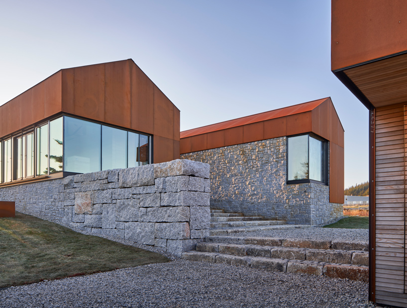 Mackay Lyons Sweetapple S Smith House Overlooks Shores Of Nova Scotia