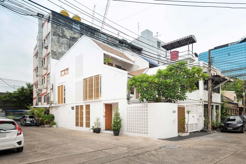 pantang studio combines two houses in one in bangkok townhouse renovation