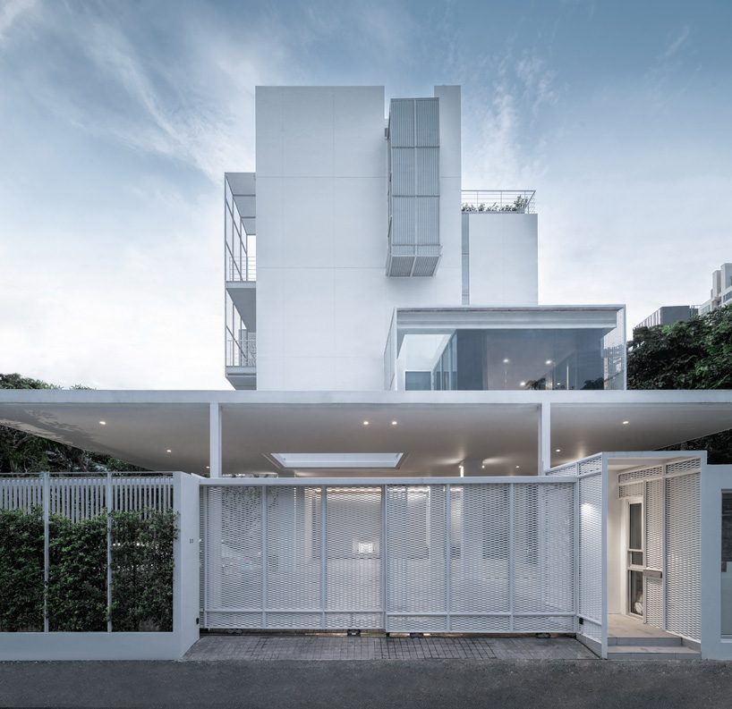  Stu/D/O wraps baan 33 apartment in expanded aluminum + solid walls in bangkok