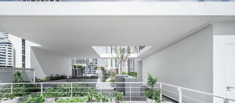 Stu/D/O wraps baan 33 apartment in expanded aluminum + solid walls in bangkok