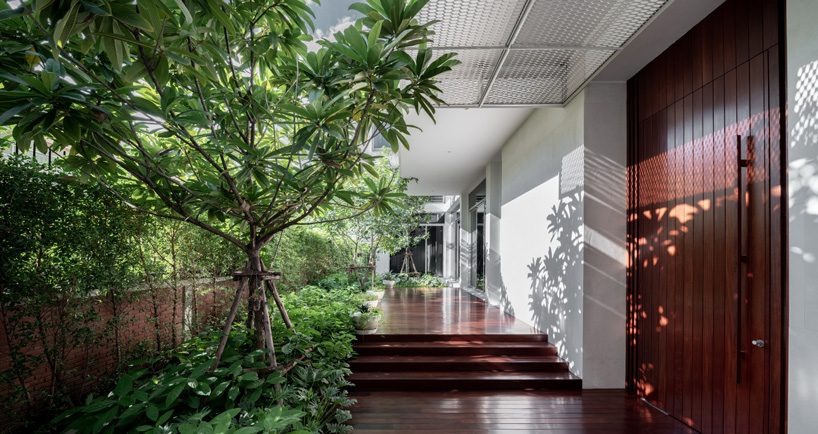 Stu/D/O wraps baan 33 apartment in expanded aluminum + solid walls in bangkok