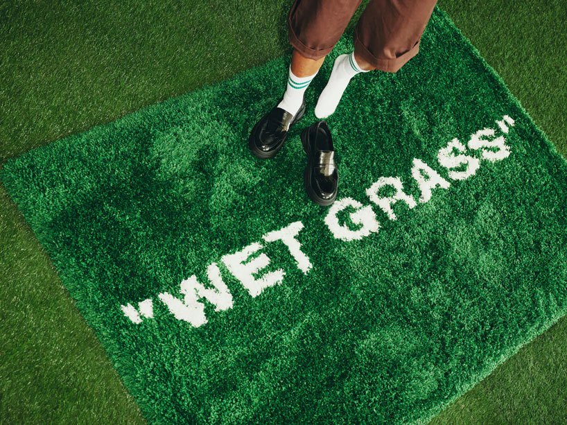 Off white rug wet grass -  Italia