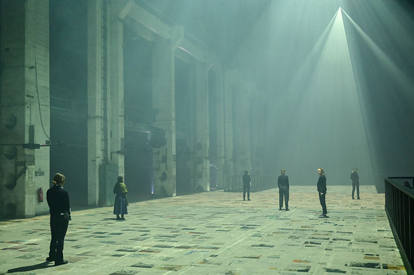 refik anadol invites visitors to submerge themselves into the mind of a machine