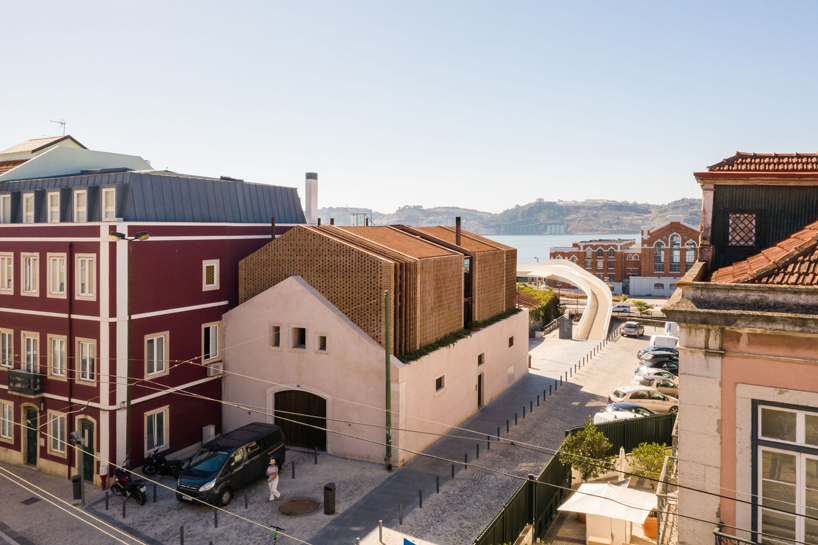 antonio costa lima designs casa altinho with nesting brickwork volumes