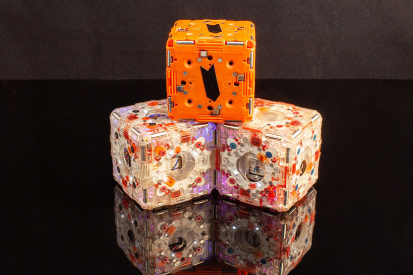 Les robots cubes auto-assemblés MIT peuvent être utilisés en cas d'urgence