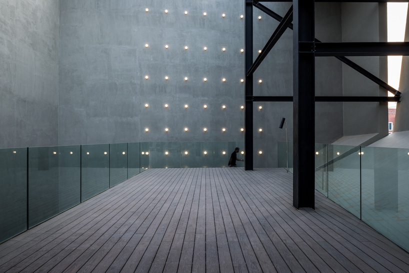 MMA projects uses cement + black glass for sculptural 'axiom telecom' headquarters in dubai