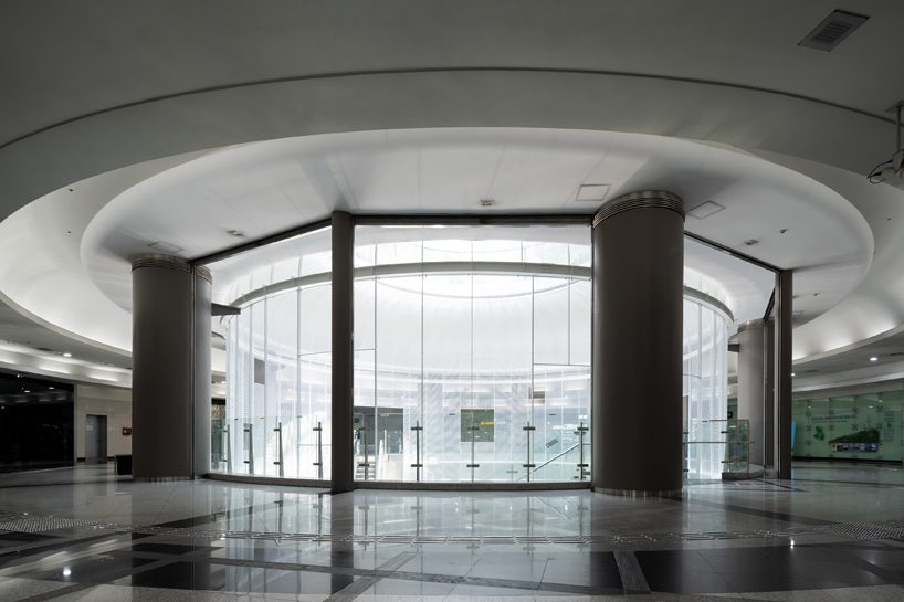 naruse inokuma + a round architects transform seoul's noksapyeong station with a 'dance of light'