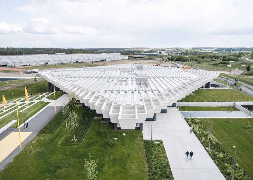 Largo beneficio Planificado COBE completes new headquarters for adidas in southern germany