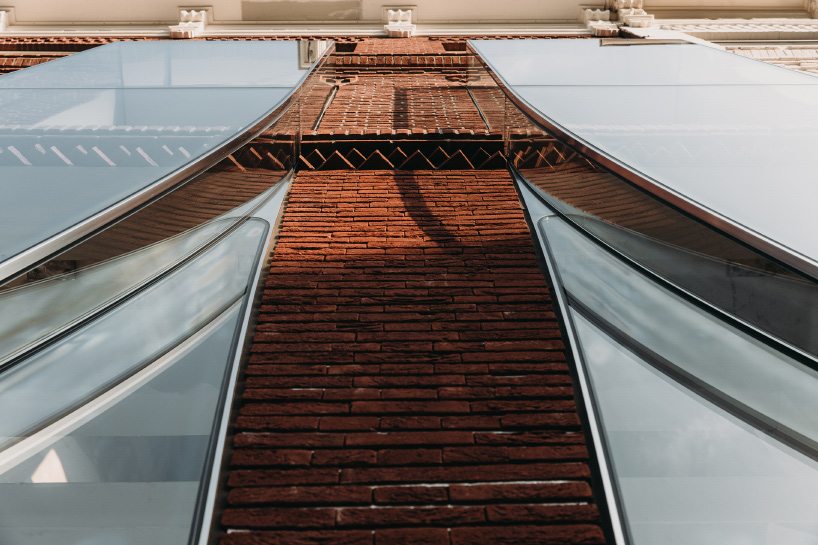 UNStudio creates pixelated facade for Louis Vuitton store from glass and  steel bricks - Pieter Cornelisz Hooftstraat, 1071 Amsterdam, Netherlands