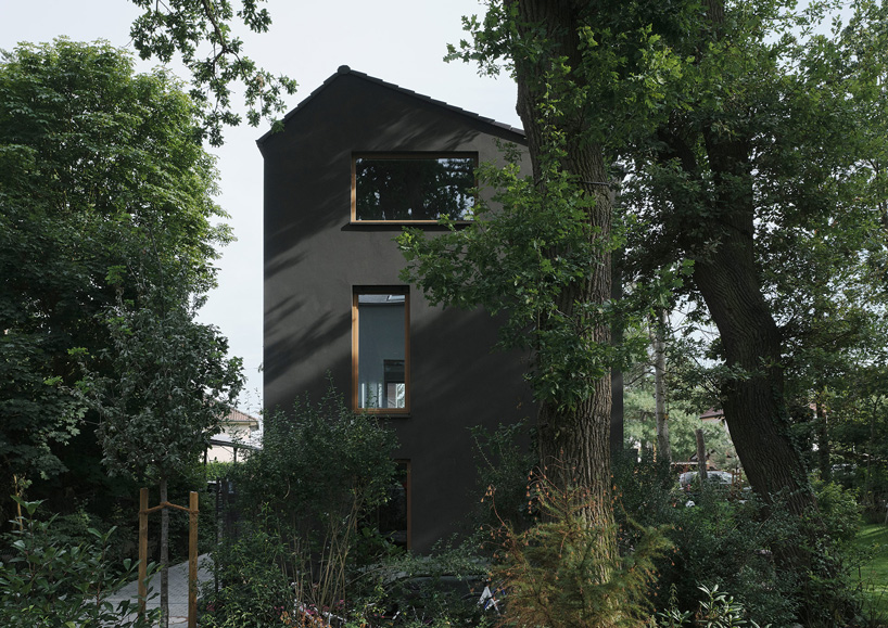 HGA, marc flick & christian stock build monolithic all-black house in  germany