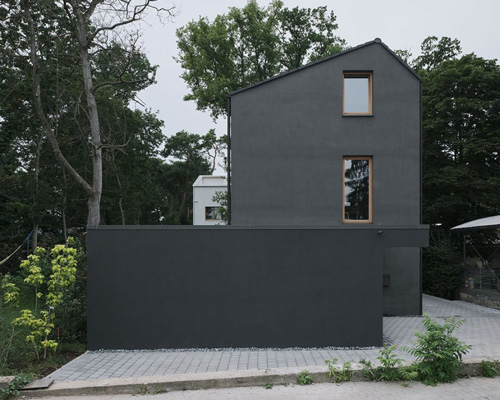 HGA, marc flick & christian stock build monolithic all-black house in germany