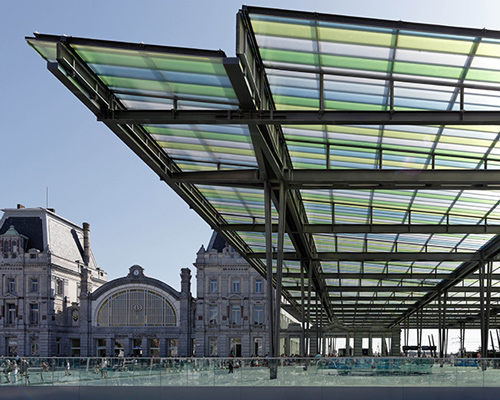 dietmar feichtinger unites ostend railway station with giant roof canopy