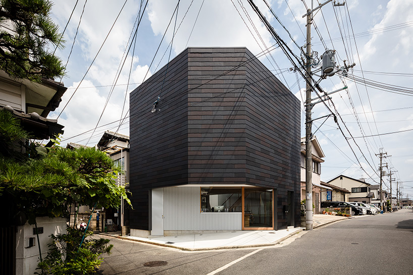 satoshi saito encloses ‘house in sakai’ behind tall fireproof walls
