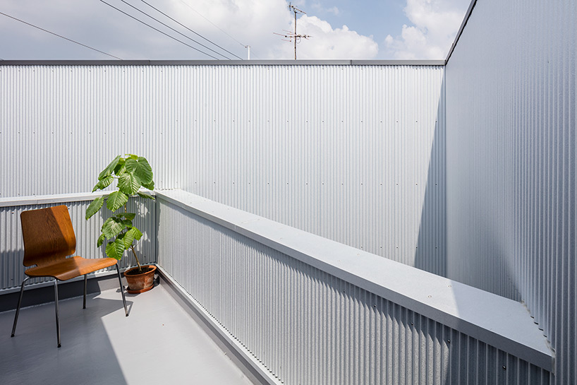 satoshi saito encloses 'house in sakai' behind tall fireproof walls