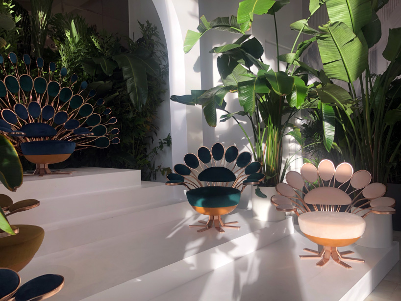 marc ange presenta una colección estilo pavo real para visionnaire durante art basel en miami