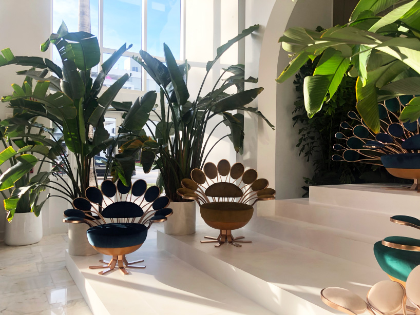 marc ange presenta una colección estilo pavo real para visionnaire durante art basel en miami