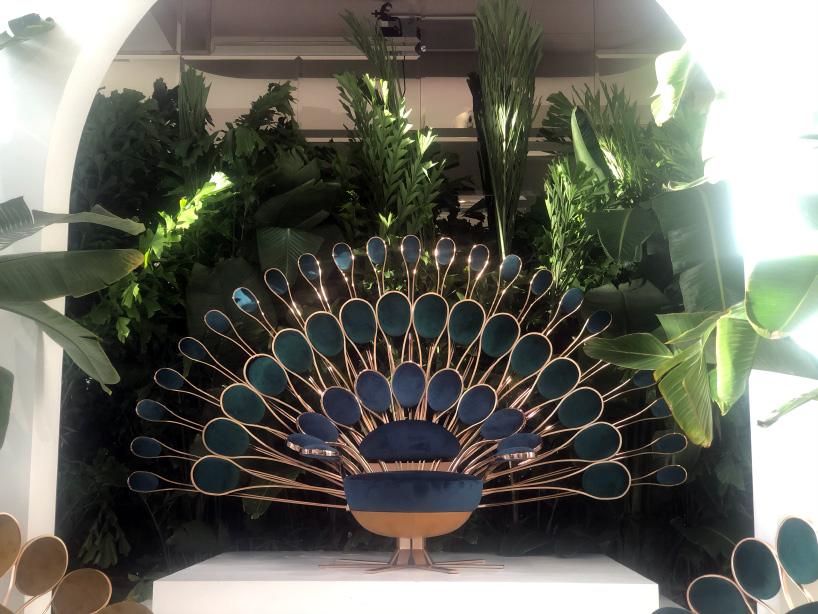 marc ange presenta una colección estilo pavo real para visionnaire durante art basel en miami