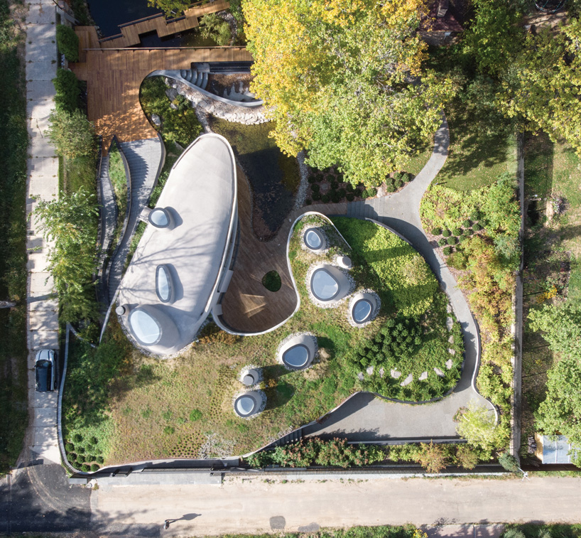  niko architect weaves organic, futuristic house into artificial landscape in moscow