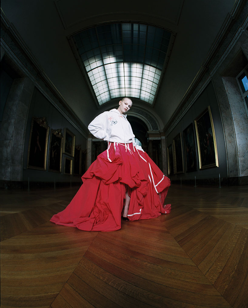 virgil abloh pays homage to leonardo da vinci with musée du louvre