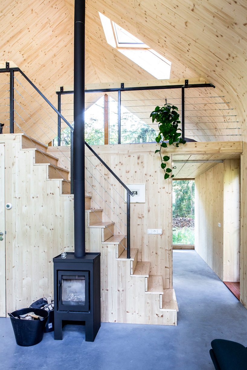 woonpionier's indigo cabins are modular, mass-customizable, and sustainable