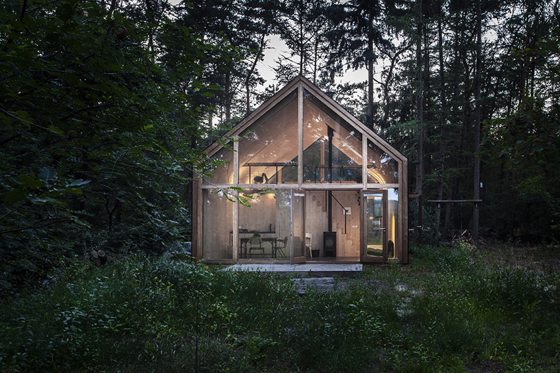 the indigo cabins by woonpioniers are modular, mass-customizable, and ...