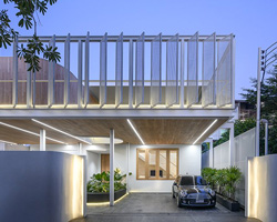 bodinchapa architects applies a translucent façade to house renovation in bangkok