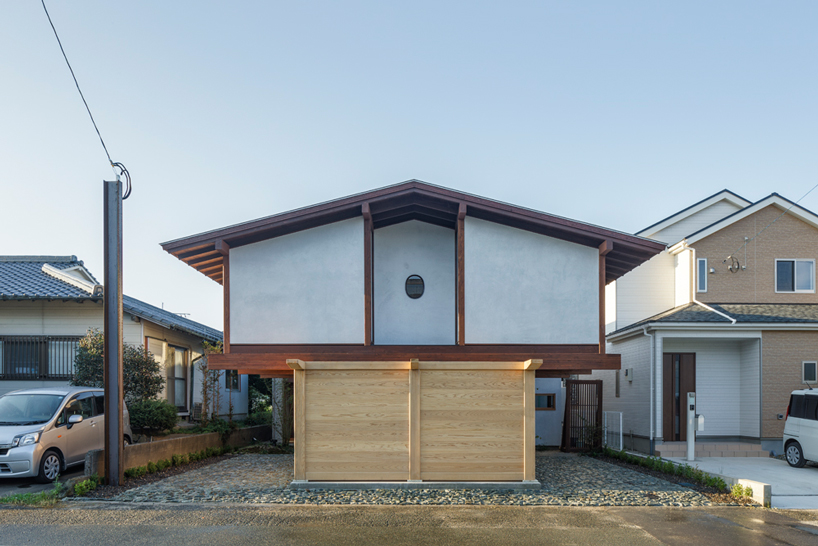 Toru Shimokawa Stacks Two Wooden Volumes For Japanese House In Izumi