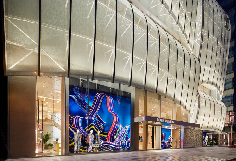 Jun Aoki's New Facade for Louis Vuitton Ginza is Like a Shimmering Pillar  of Water