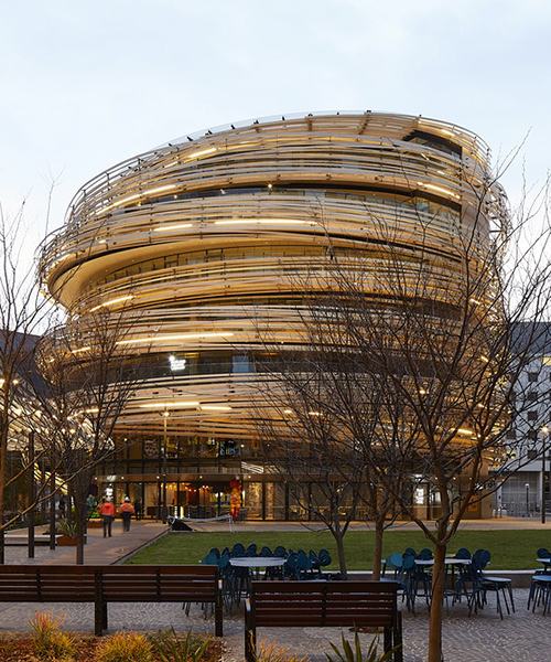 kengo kuma wraps 'the exchange' in sydney with a sculpturally curving timber screen