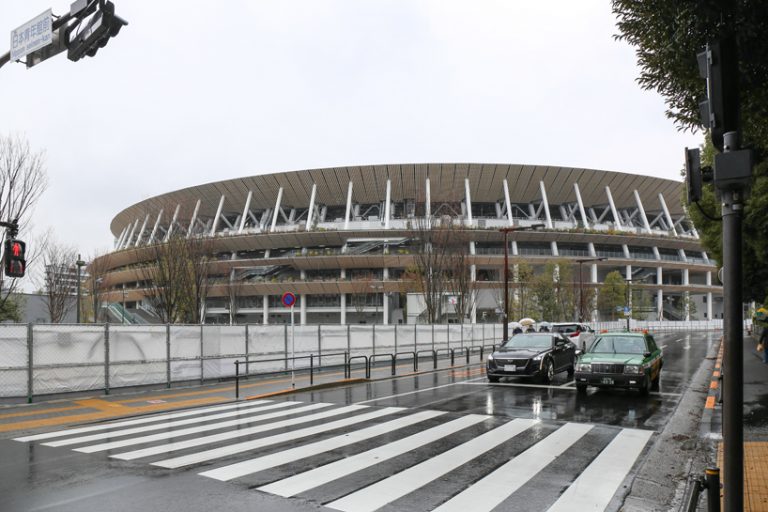 exclusive: kengo kuma's completed olympic stadium for tokyo 2020