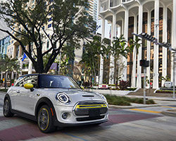test review: electric MINI cooper SE accents new energy in miami