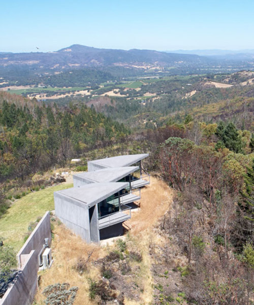 mork-ulnes embeds concrete 'ridge house' into the landscape of northern california