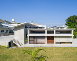studio monaka tops concrete 'house om' in japan with a V-shaped roof