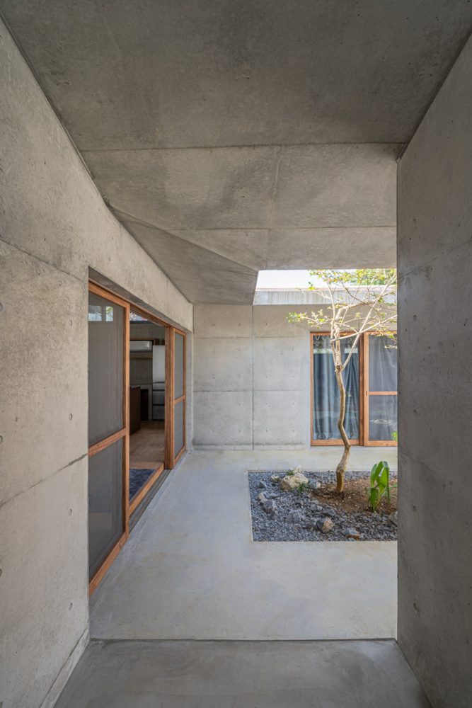 studio monaka tops concrete 'house om' in japan with a V-shaped roof