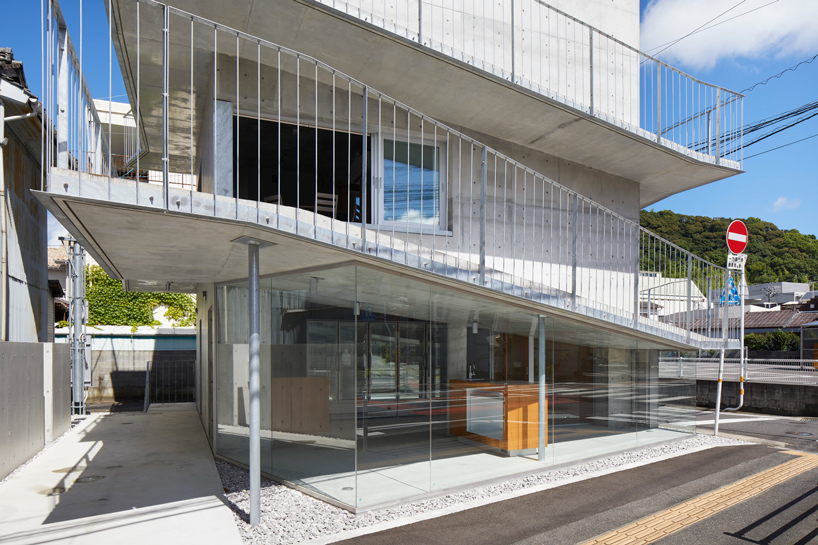 takao shiotsuka atelier connects the floors of SJ building in japan via outdoor concrete ramp