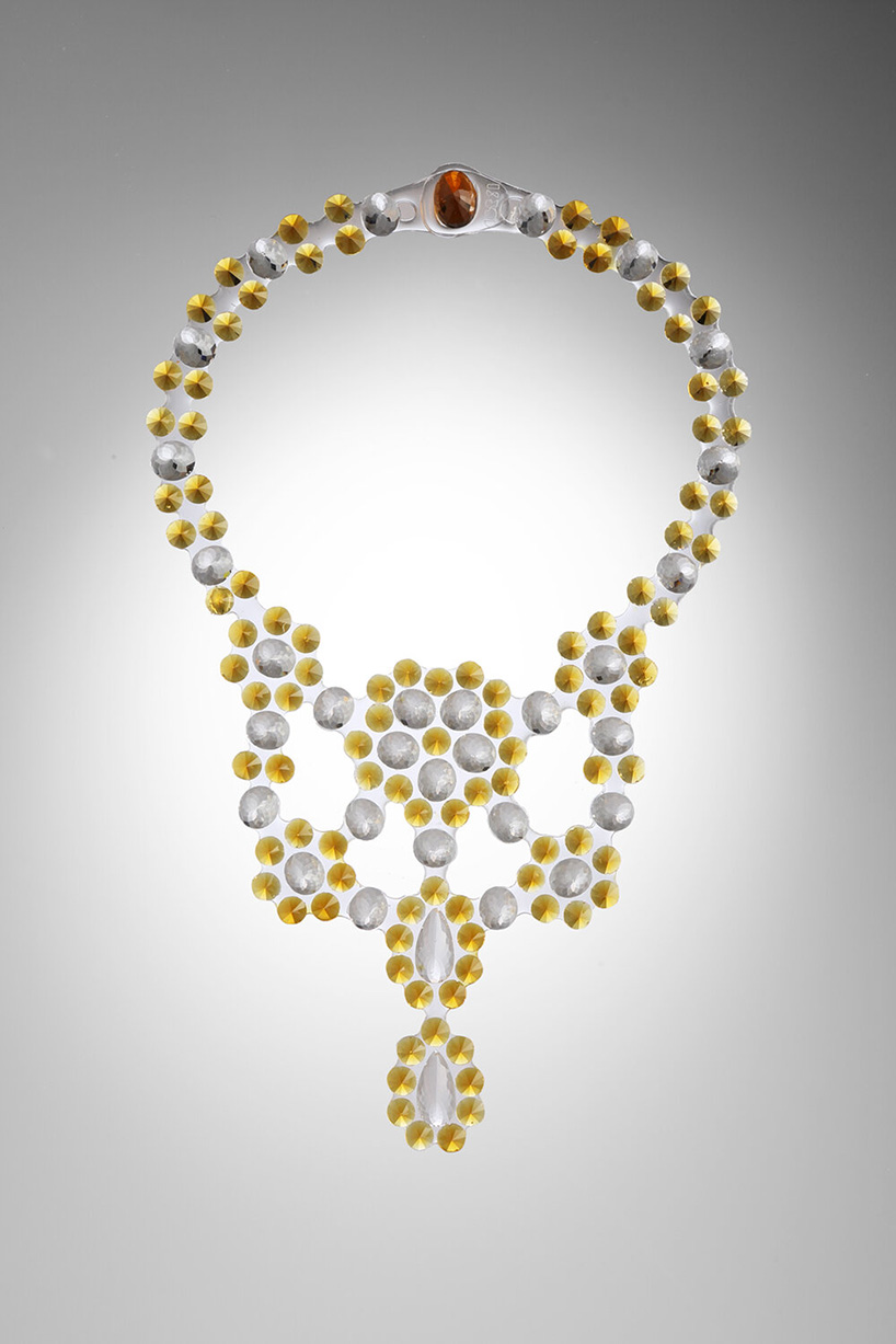 corsari珠宝重新考虑并重新诠释树脂中的经典珠宝作品