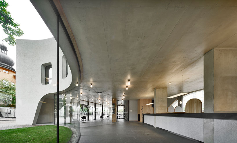 curved concrete wraps modus architects' 'treehugger' tourist office in italy