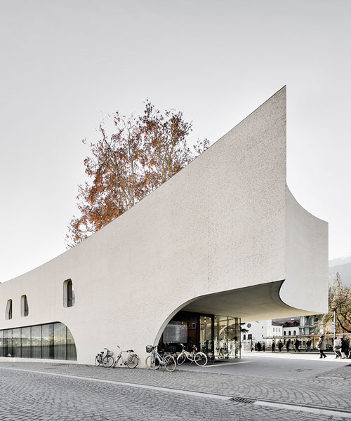 curved concrete wraps modus architects' 'treehugger' tourist office in italy