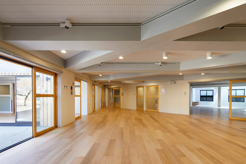 naf architect & design encloses 'small pond' nursery school in tokyo with curved wood façade