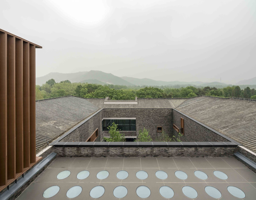 neri&hu forms junshan cultural center in beijing with aluminum cladding designboom