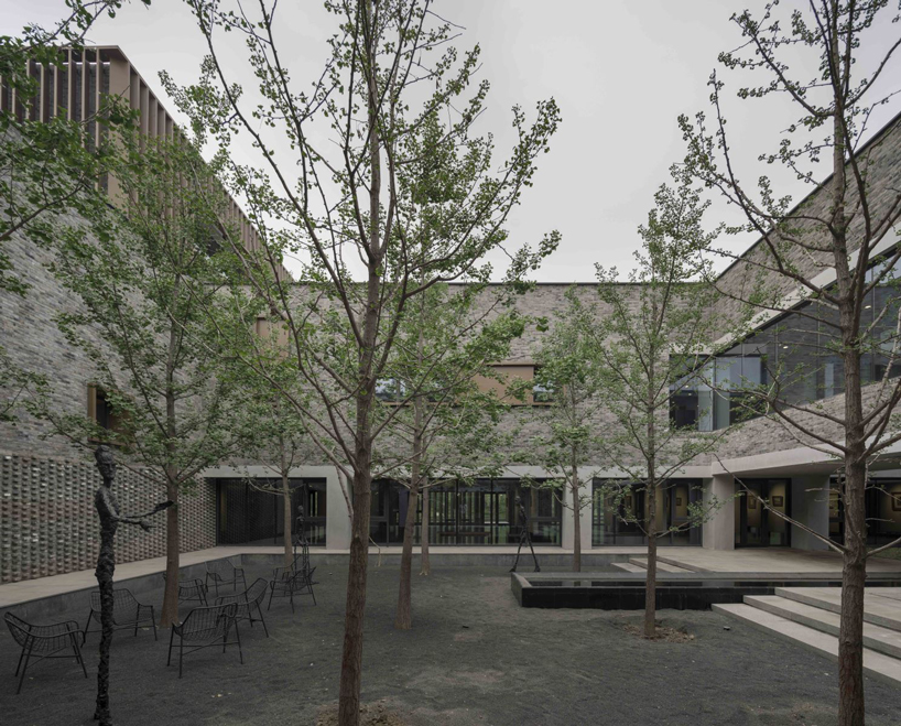 neri&hu forms junshan cultural center in beijing with aluminum cladding designboom