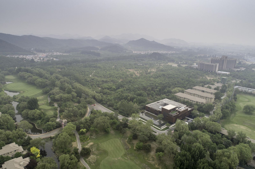 warm-toned aluminum panels clad neri&hu's junshan cultural center in beijing