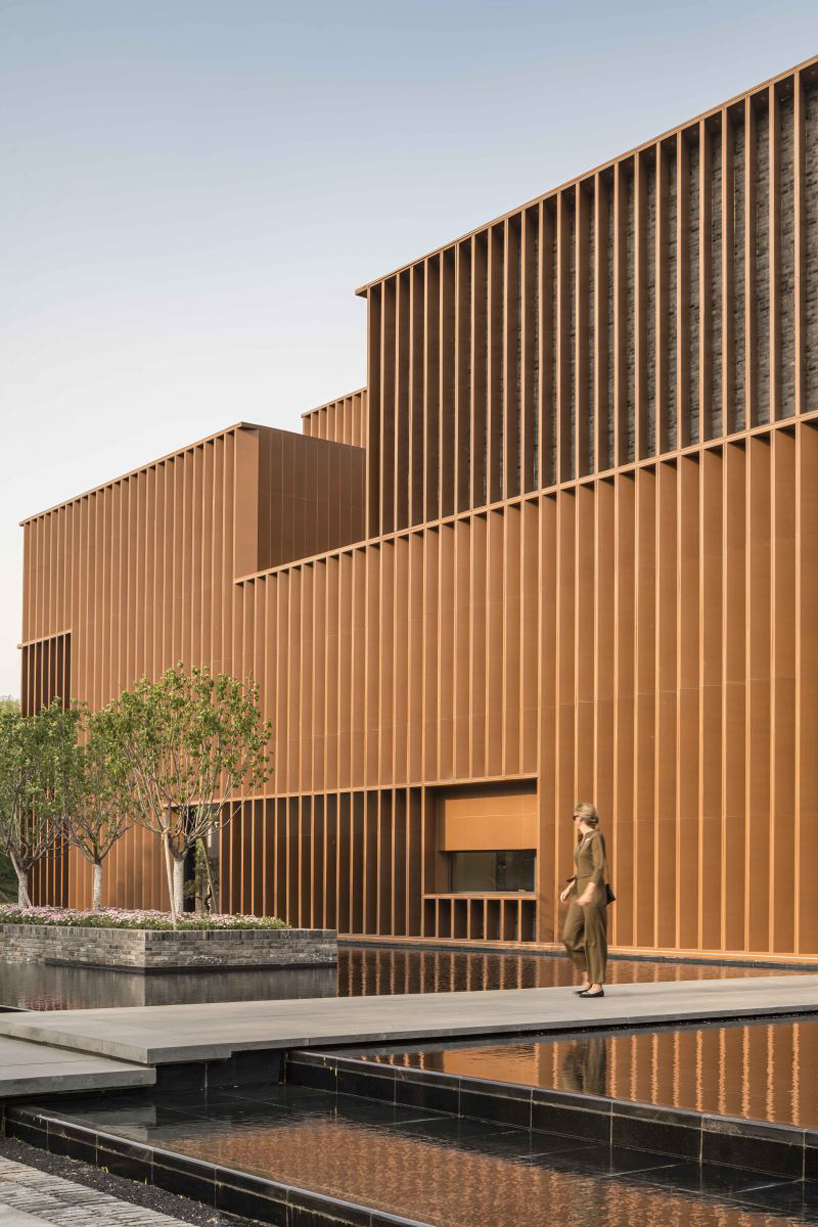neri&hu forms junshan cultural center in beijing with aluminum cladding designboom