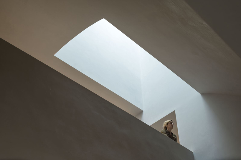 warm-toned aluminum panels clad neri&hu's junshan cultural center in beijing