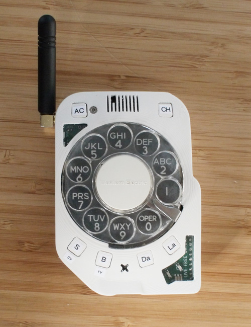 space engineer builds distraction-free rotary cellphone using vintage dial