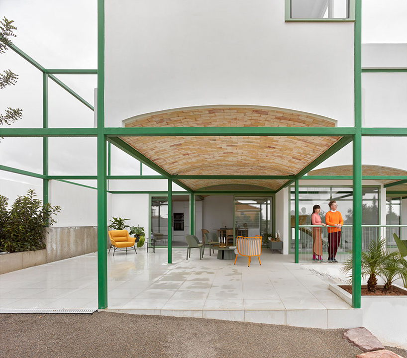 space popular forms valencia's brick vault house with a modular, bright green grid