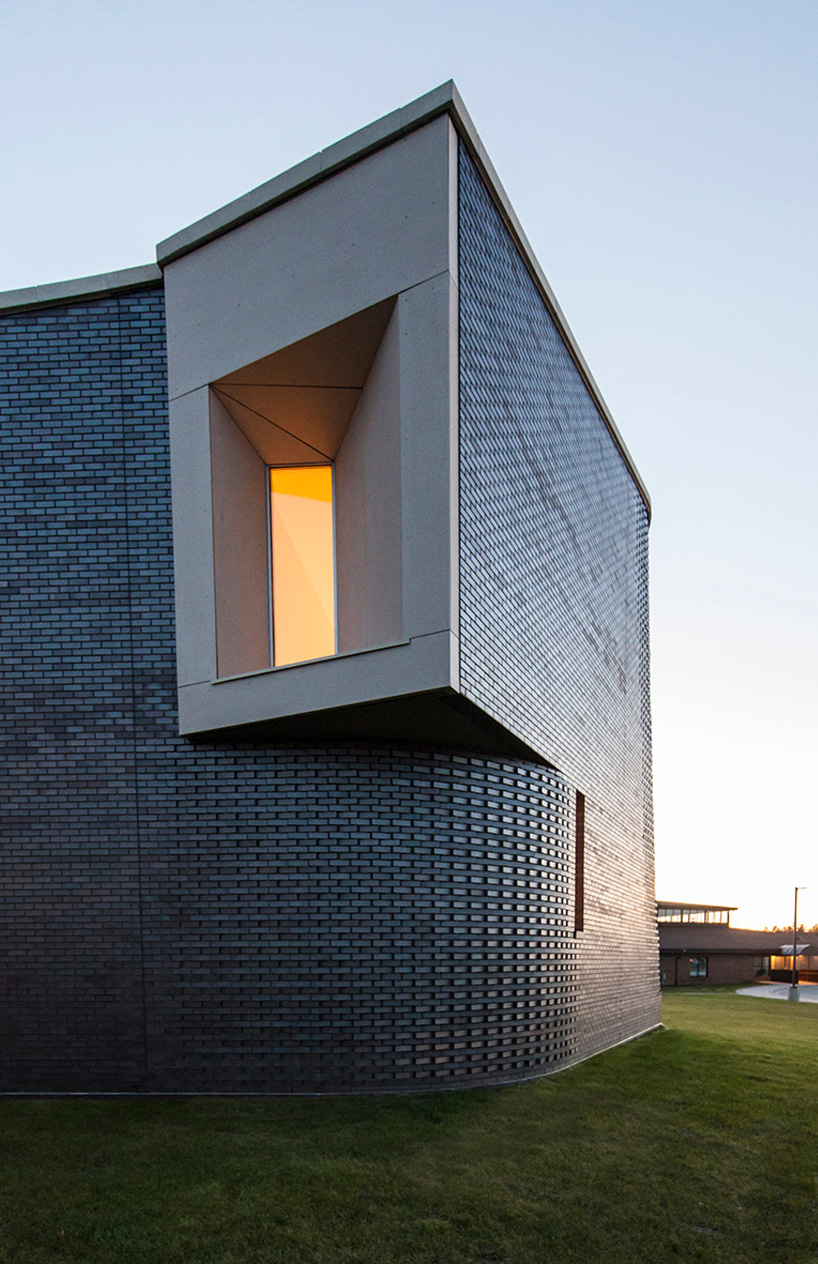  PLY+ wraps st mary chapel in a curved brick shell with a woven pattern in the US