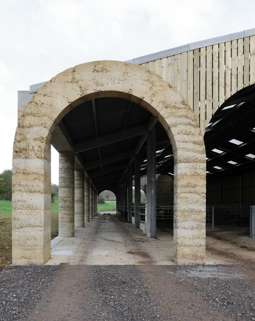 stephen taylor architects' shatwell farm cowshed and haybarn expresses arched colonnades