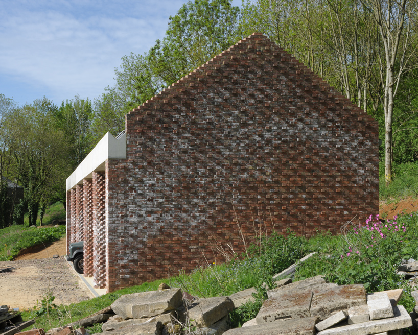stephen taylor architects' shatwell farm cowshed and haybarn expresses arched colonnades